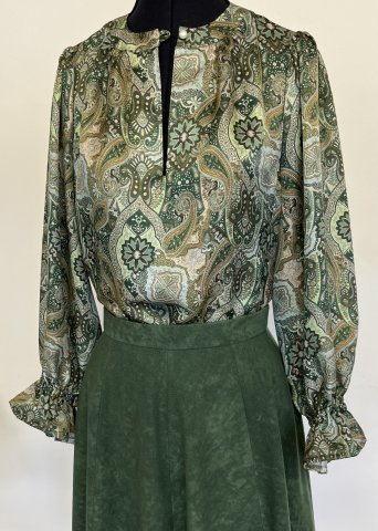 Bluse im 70er Jahre Syle